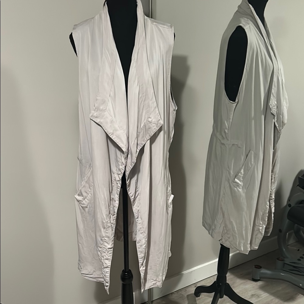Sleeveless Draped Vest in Light Gray